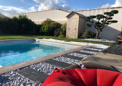 Local technique de piscine dans le style d’une cabane de plage à Aigrefeuille d&rsquo;Aunis