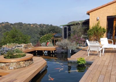 Terrasse en Cumaru avec Piscine et Bassin à Carpes Koï : Un Havre de Paix au Cœur de l&rsquo;Arrière-Pays Catalan