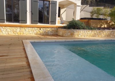 Terrasse en Cumaru de 80 m² à Montpellier (34) : Élégance et Confort en Plein Air sous le Soleil Méditerranéen