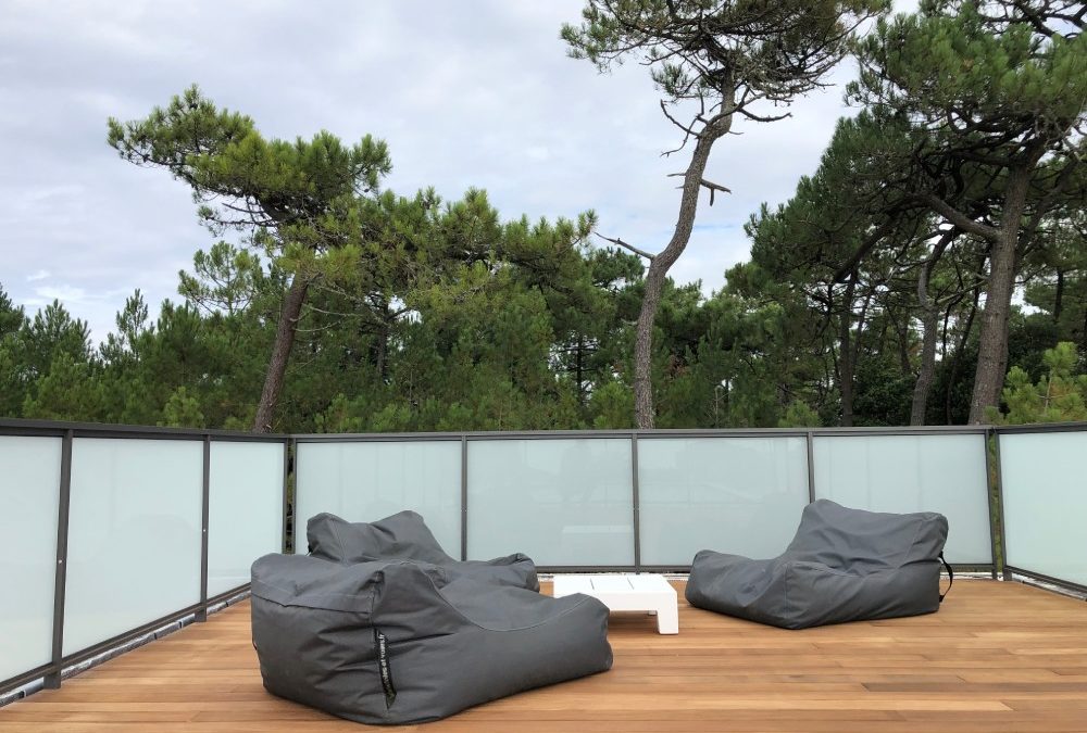 Réalisation de terrasses en bois à La Tranche-sur-Mer : élégance et modernité en Teck et Ipé