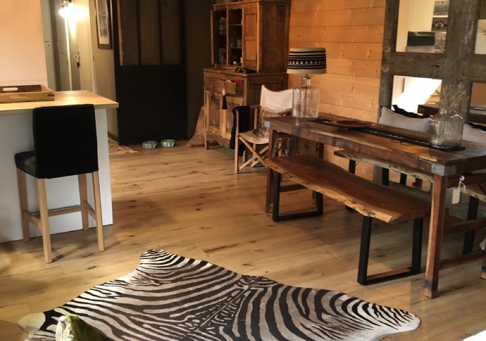 Parquet chêne contrecollé posé à l’Île d’Oléron : charme authentique et teinte claire naturelle
